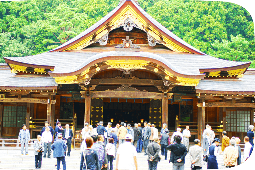 The New Year’s traditions of hatsumode and ninenmairi at Yahiko Shrine