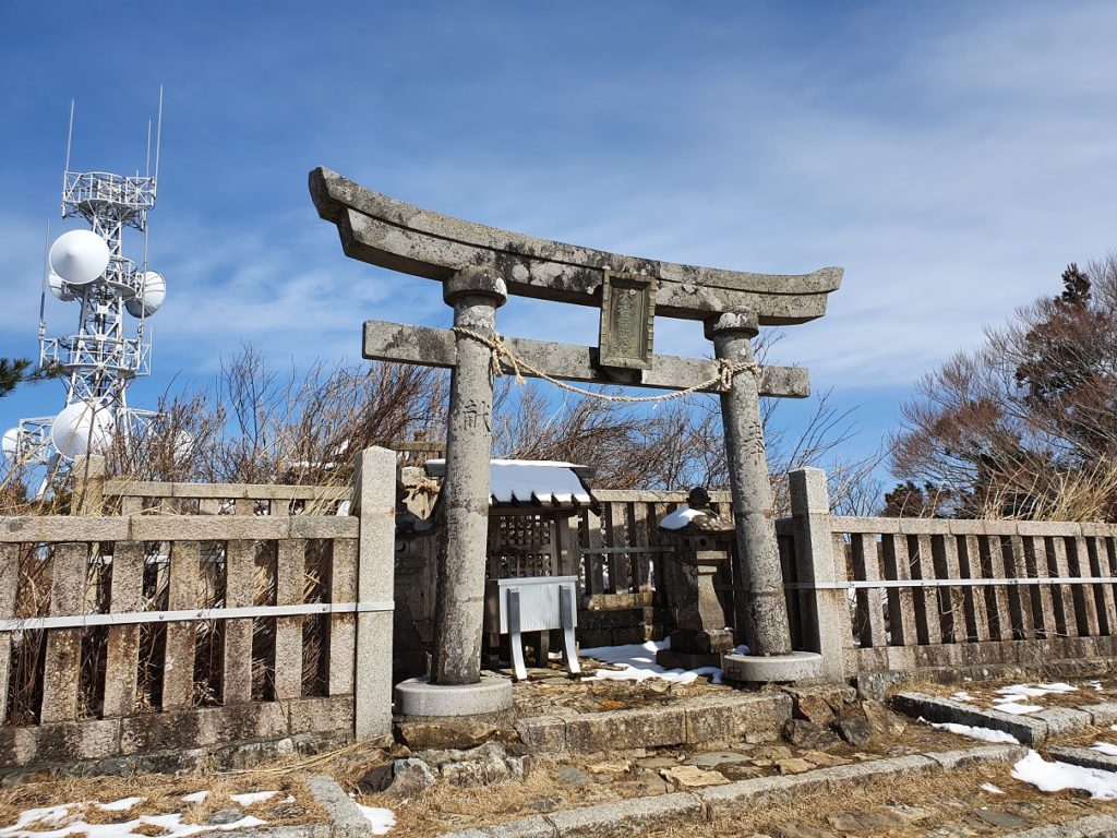 彌彦神社御神廟