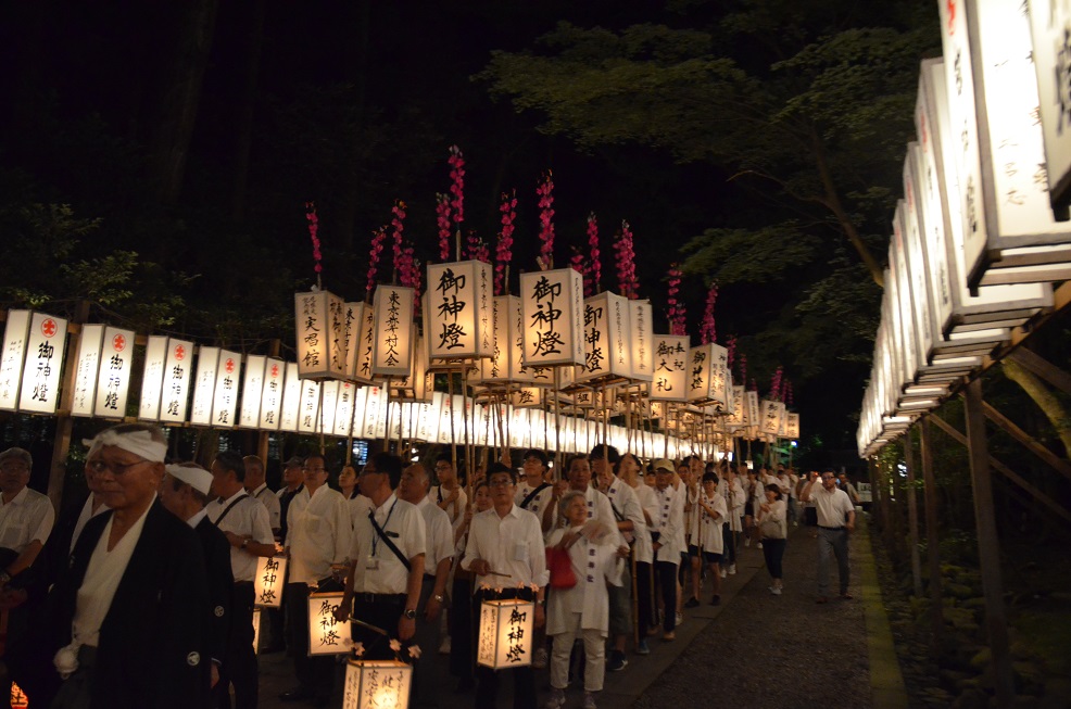 Yahiko Onsen Visit the Important Intangible Folk Cultural Property "Yahiko Tōrō Matsuri" in the Summer