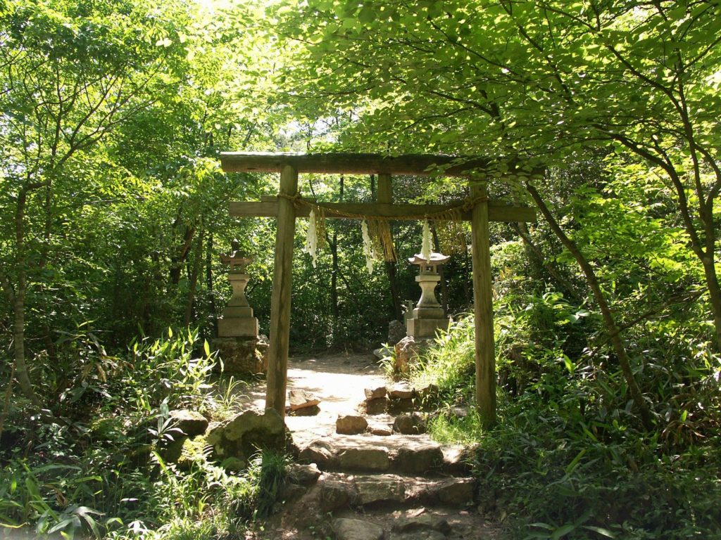 勝神社・御神廟